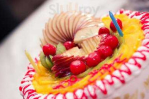 Kwality Cakes And Bakes food