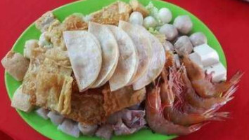 Yi Ji Seafood And Steamboat inside