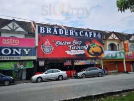 Brader's Cafe Parit Buntar outside