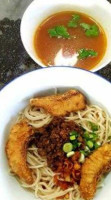 Sk Seafood Noodles food