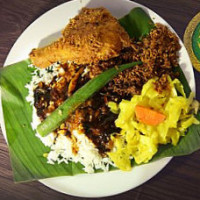 Fayas Curry House food