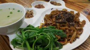 Go Noodle House food