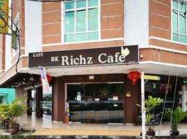 Bk Richz Cafe outside