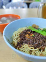Yang Mooi Beef Noodles food