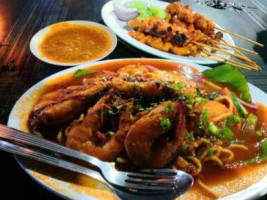 Char Kuey Teow Daun Pisang food