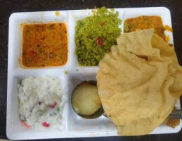 Alm Pranavam food