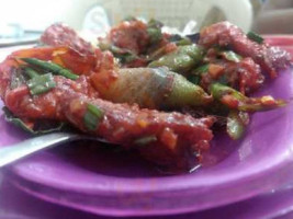 Green Sampan food
