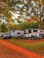 Lake Eacham Tourist Park Self Contained Cabins And Frond Cafe/gallery outside