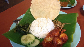 Saloma Nasi Lemak Panas Daun Pisang food