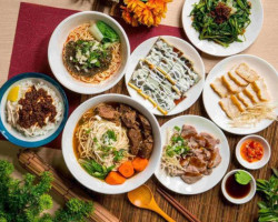 Hóng Dēng Róng Zhōng Xiào Diàn food
