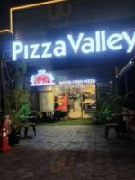 Pizza Valley outside