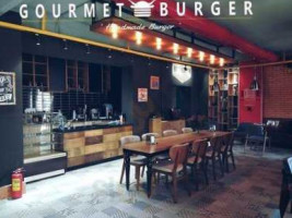 Gourmet Burger inside