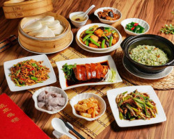 Xiǎo Lù Míng Lóu Shàng Hǎi Liào Lǐ food