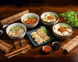 Miàn Cháo Shí Pǐn Diàn food