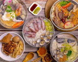 Yáng Jiā Lǔ Ròu Fàn Guō Shāo Miàn food