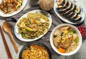 Zhōng Huá Yè Shì Sù Shí Sān Shí Nián Lǎo Diàn food