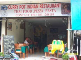 Curry Pot outside