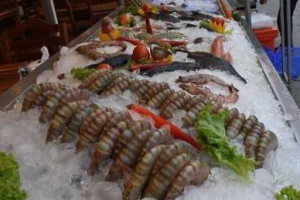 First Seafood Dì Yī Hǎi Xiān inside