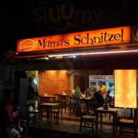 Mama’s Schnitzel food