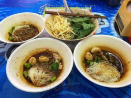 ลุงกี้ก๋วยเตี๋ยวเรือบางกร่าง food