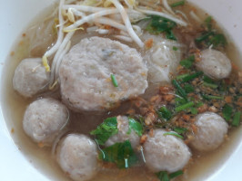 ก๋วยเตี๋ยวฟ้าใหม่ food