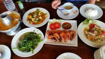 Khun Va Thai Cuisine food