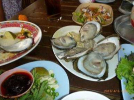 Tha Sai Seafood food