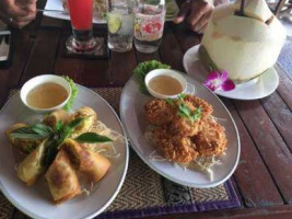 ทรีท๊อป ท็อป เรสเตอรองท์ แอนด์ บาร์ inside