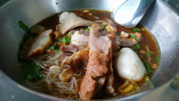 ก๋วยเตี๋ยวลูกชิ้นปลาวีไอพี อร่อยวีไอพี food