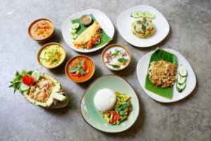 Toh-kin-kao By Maenam Resort food