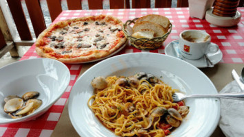 Fabrizio's Pizza food