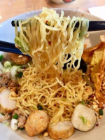 Yuyú Homemade Fishball Noodles food