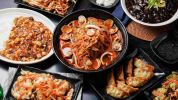 Jǐn Huá Chūn Chǎo Mǎ Fù Xìng Diàn food
