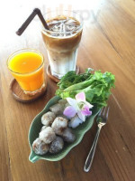 Da Cafe' At Baan Ongkharak food