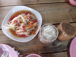 ไก่ย่างโคราช วัดหลักสี่ food