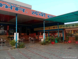 Deluxe Tourist Dhaba outside