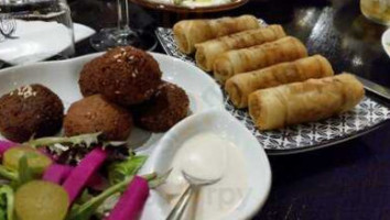 Zikrayat Lebanese food