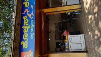 Holla's Cafe (pure Veg) ಹೊಳ್ಳ ಕೆಫೆ inside