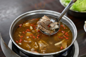 Yáng Jiā Shāo Kǎo Tǔ Chǎn Yáng Ròu Lú food