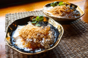 Bái Shuǐ Dòu Huā food
