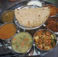 Velsha's Indian Takeaway food