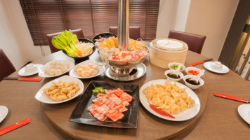 Liú Jiā Suān Bái Cài Huǒ Guō food