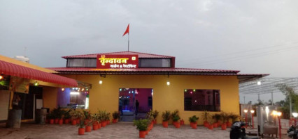 Vrindavan Family outside