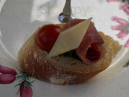 Le Bon Delice French Patisserie food