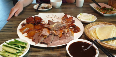 Yā Piàn Guǎn food