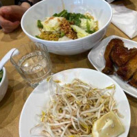 Tan Viet Noodle House food