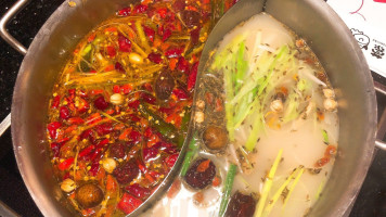 Xiǎo Méng Niú Má Là Yǎng Shēng Guō Zhōng Lì Diàn food