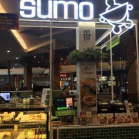 Sumo Salad outside