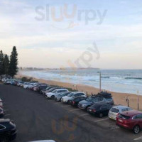 The Collaroy Hotel outside