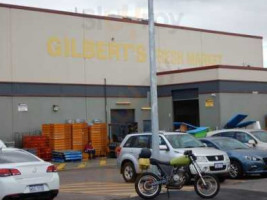 Gilbert's Fresh Market outside